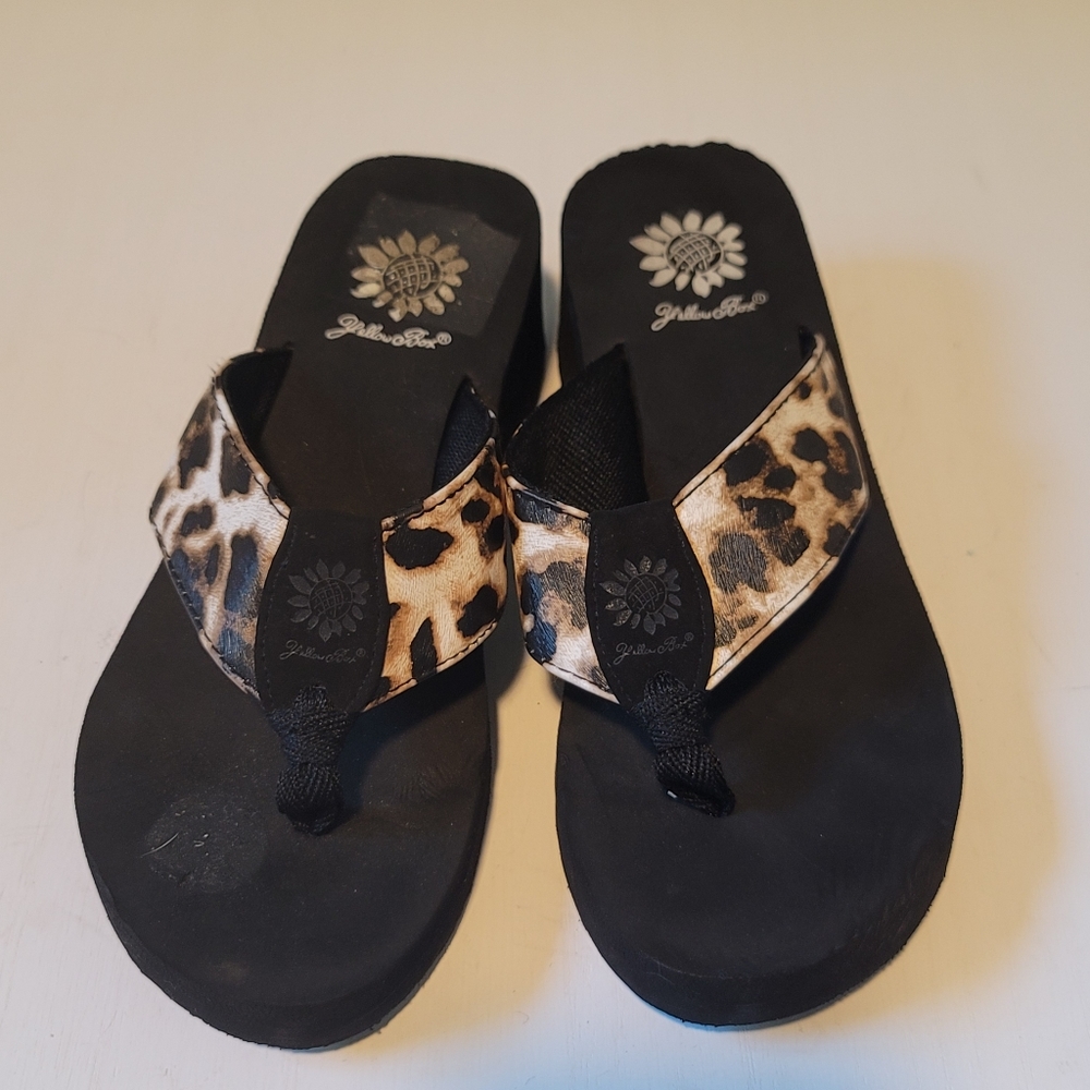 Yellow box leopard platform flip flop sandals size 6